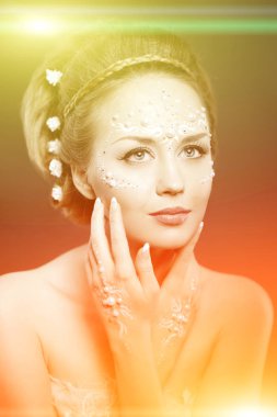 inci yaratıcı kalıcı makyaj ile şık kadın