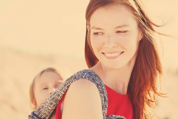 Beautiful Woman Baby Sling Mom Baby Mother Child — Stock Photo, Image