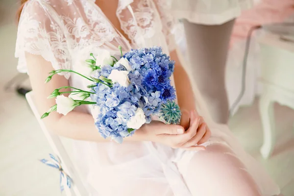 Menyasszony Bouquet Virágok Gyönyörű Esküvői Kiegészítők — Stock Fotó