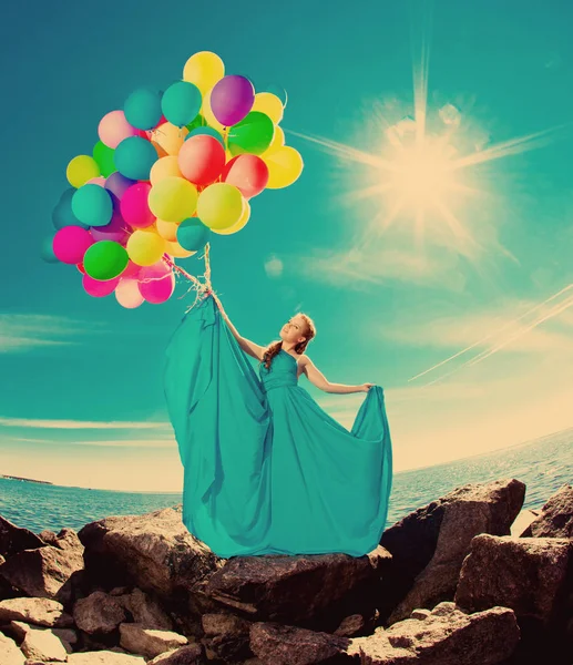 Luxus Mode Stilvolle Frau Mit Luftballons Der Hand Strand Gegen — Stockfoto