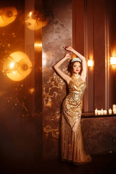 Žena Královna Princezna Koruně Lux Šaty Světla Strany Pozadí Luxusní — Stock fotografie