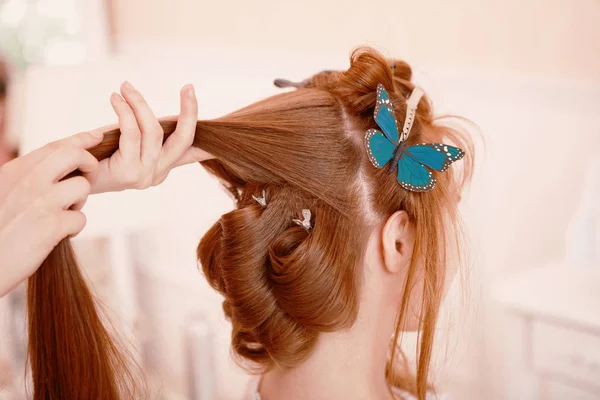 Friseur Macht Die Braut Hochzeitstag Stockbild