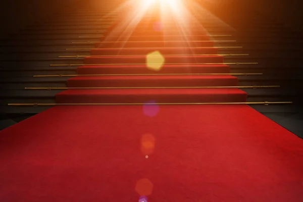 Merdivenlerden Karanlık Bir Arka Plan Üzerinde Kırmızı Halıda Zafer Zafer — Stok fotoğraf
