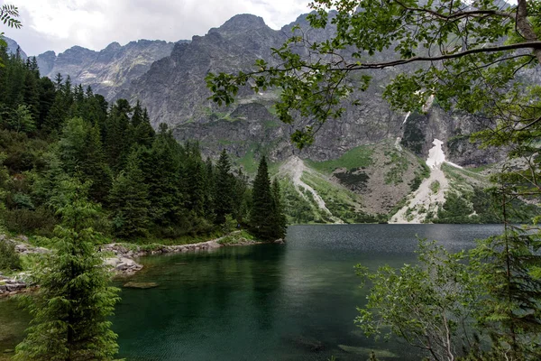 Małe góry jezioro morskie oko. Tatrzański Park Narodowy, Polska. — Zdjęcie stockowe