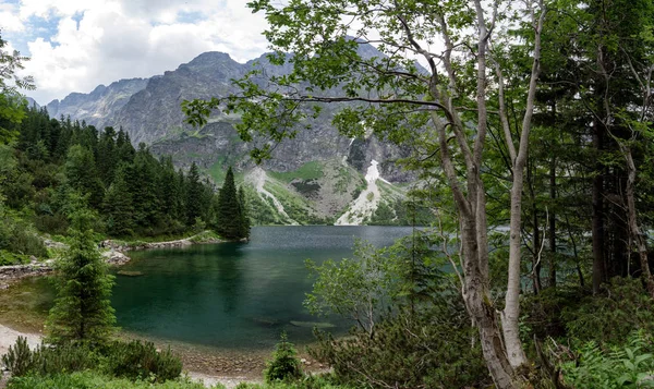 Malé horské jezero Morskie oko. Tatra národní park, Polsko. — Stock fotografie