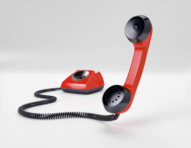 Beyazda izole edilmiş antika kırmızı telefon. 3d illüstrasyon oluştur