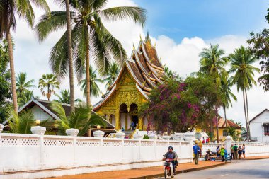Luang Prabang, Laos - 11 Ocak 2017: Wat Siengthon tapınakta görünümü. Metin için yer kopyalayın.