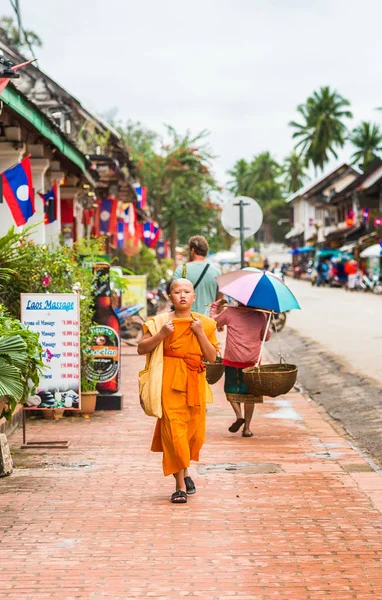 Luang Prabang Laos Ledna 2017 Mniši Městě Prostor Pro Text — Stock fotografie