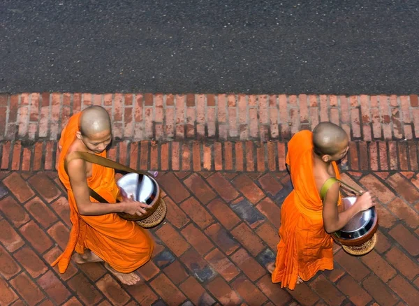 Luang Prabang Laos Gennaio 2017 Monaci Strada Vista Dall Alto — Foto Stock