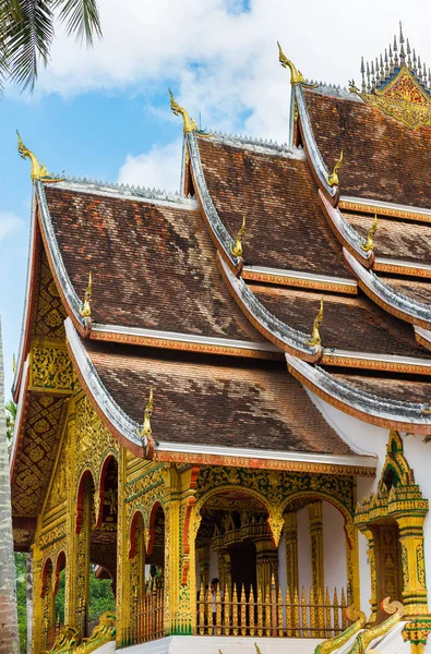 Vista Del Templo Wat Siengthon Luang Prabang Laos Vertical —  Fotos de Stock