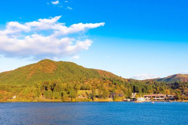 Göl ASHI Hakone, Japonya'da manzaraya görünümünü. Metin için yer kopyalayın