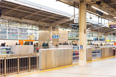 Kyoto, Japonya - 7 Kasım 2017: Tren istasyonuna görebilirim. Metin için yer kopyalayın