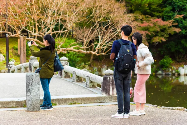 Kyoto Japonia Listopada 2017 Fotografowane Osoby Parku Miejskim Kopiować Miejsca — Zdjęcie stockowe