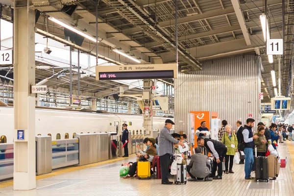 Kyoto Japonia Listopada 2017 Grupa Ludzi Dworcu Kolejowym Kopiować Miejsca — Zdjęcie stockowe