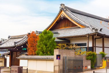 Gökyüzü, Kyoto, Japonya Japon tarzı bir binada görünümünü. Metin için yer kopyalayın