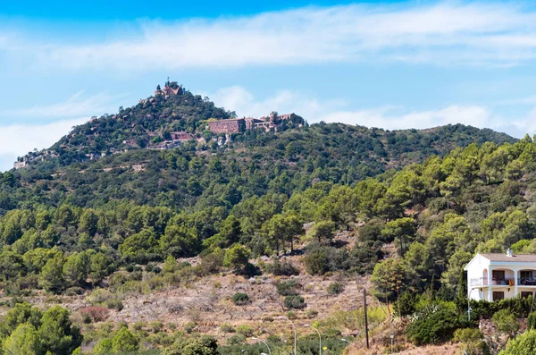 Tarragona, İspanya dağ manzarası görünümünü. Metin için yer kopyalayın