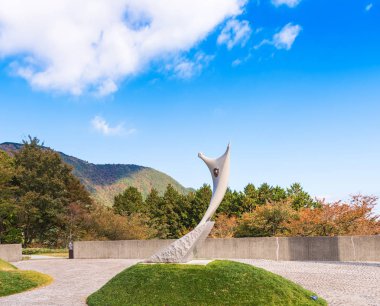 Hakone, Japonya - 5 Kasım 2017: Açık Hava Müzesi'nde heykel. Metin için yer kopyalayın