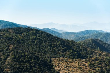 Dağ manzarası Siurana de Prades, Tarragona, İspanya batımında görünümünü. Metin için yer kopyalayın