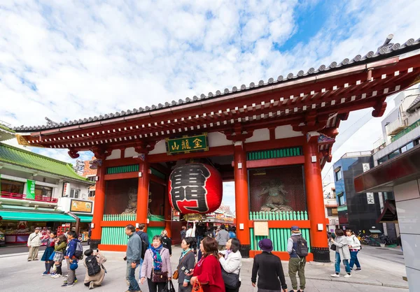 Tokio Japón Octubre 2017 Una Multitud Turistas Cerca Del Templo — Foto de Stock