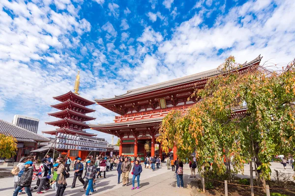 Toquio Japão Outubro 2017 Uma Multidão Turistas Perto Templo Asakusa — Fotografia de Stock