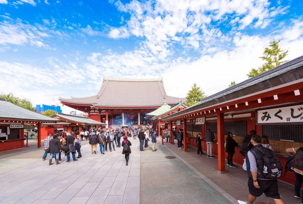 Toquio Japão Outubro 2017 Uma Multidão Turistas Perto Templo Asakusa — Fotografia de Stock