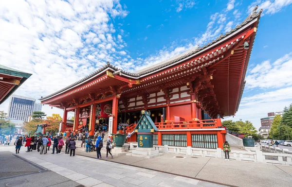 2017 東京都 Schrein 浅草寺 の寺院の近くの観光客の群衆 コピーのテキストのための領域 — ストック写真