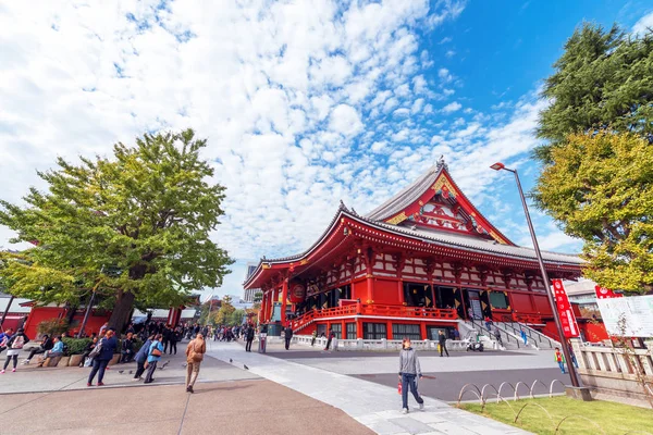 Toquio Japão Outubro 2017 Uma Multidão Turistas Perto Templo Asakusa — Fotografia de Stock