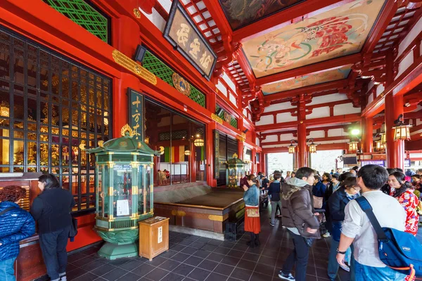 Tokio Japan Oktober 2017 Touristengruppe Altar Tempel Asakusa Schrein Senso — Stockfoto