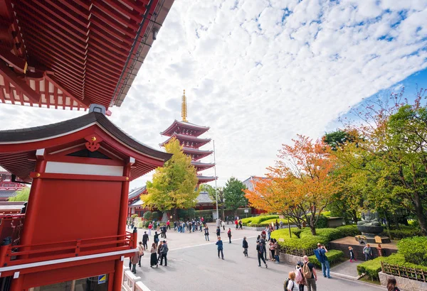 Toquio Japão Outubro 2017 Uma Multidão Turistas Perto Templo Asakusa — Fotografia de Stock