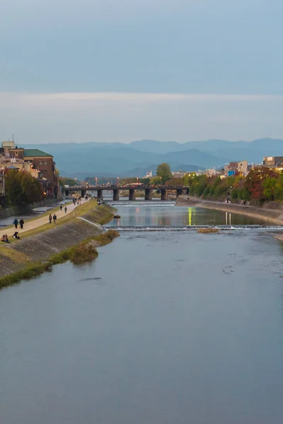 Veduta Dell Argine Del Fiume Kamo Kyoto Giappone Copia Spazio — Foto Stock