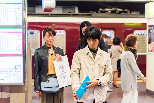 Kyoto Japan November 2017 Japansk Man Tunnelbanan Bok Kopiera Utrymme — Stockfoto