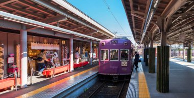 Kyoto, Japonya - 7 Kasım 2017: Görünüm tren istasyonuna. Metin için yer kopyalayın