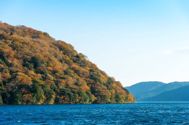 Göl ASHI Hakone, Japonya'da manzaraya görünümünü. Metin için yer kopyalayın