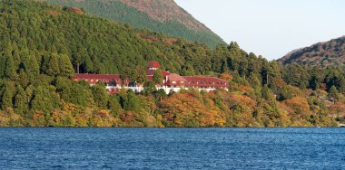Göl ASHI Hakone, Japonya'da manzaraya görünümünü. Metin için yer kopyalayın