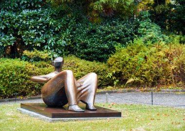 Hakone, Japonya - 5 Kasım 2017: Açık Hava Müzesi'nde heykel. Metin için yer kopyalayın