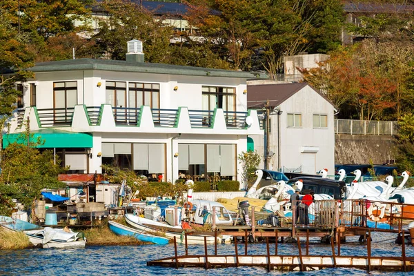 川沿い 箱根の芦ノ湖の桟橋 — ストック写真