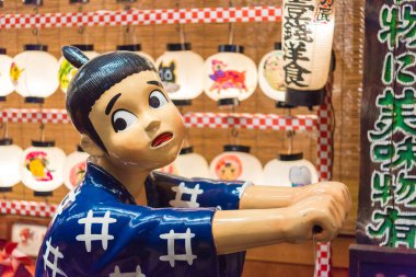 Kyoto, Japonya - 7 Kasım 2017: Japon adam heykeli. Yakın çekim