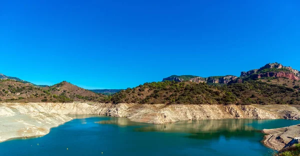 Rezervuar Pantano De Siurana, Tarragona, İspanya. Metin için yer kopyalayın