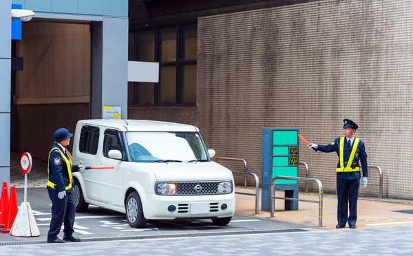 Kyoto Japón Noviembre 2017 Coche Sale Del Estacionamiento Ciudad Copiar — Foto de Stock