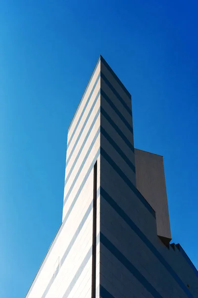 Wolkenkratzer Isoliert Auf Blauem Hintergrund Kyoto Japan Kopierraum Für Text — Stockfoto