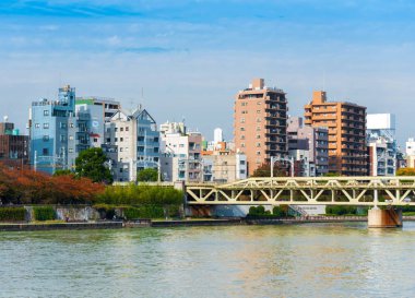 Tokyo, Japonya - 31 Ekim 2017: Şehir manzarası ve Sumida nehir. Metin için yer kopyalayın