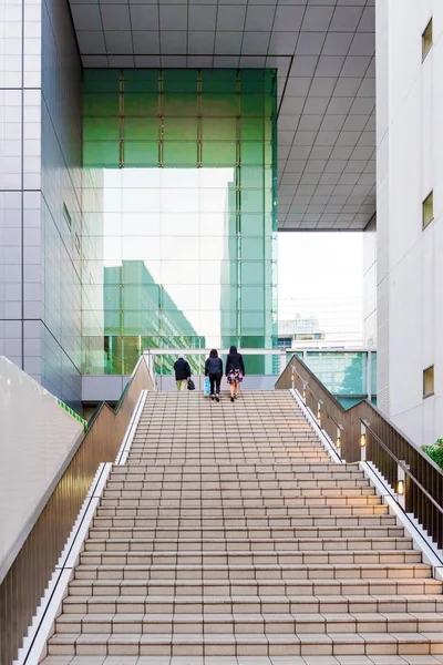 Görünümü geniş merdiven, Tokyo, Japonya. Metin için yer kopyalayın. Dikey