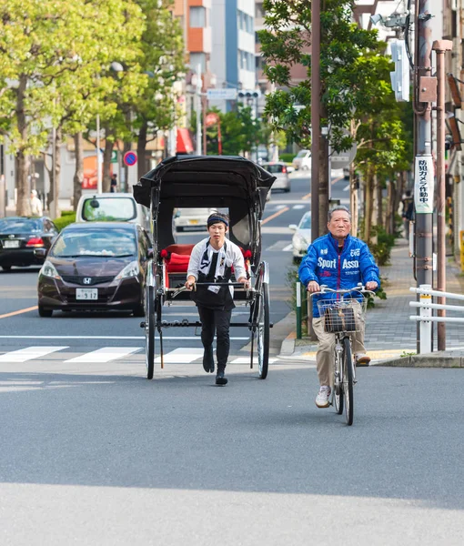 Tokyo Japan October 2017 Rickshaw Cyclist City Street Vertical Copy — Stock Photo, Image