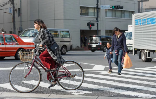 Tokyo Japan October 2017 Girl Bike Rides Street Copy Space — Stock Photo, Image