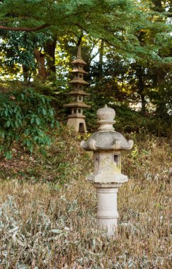 Taş heykel Şehir Park, Tokyo, Japonya. Dikey