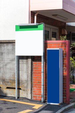 Beyaz afiş şehir sokak, Tokyo, Japonya. Metin için çerçeve. Dikey