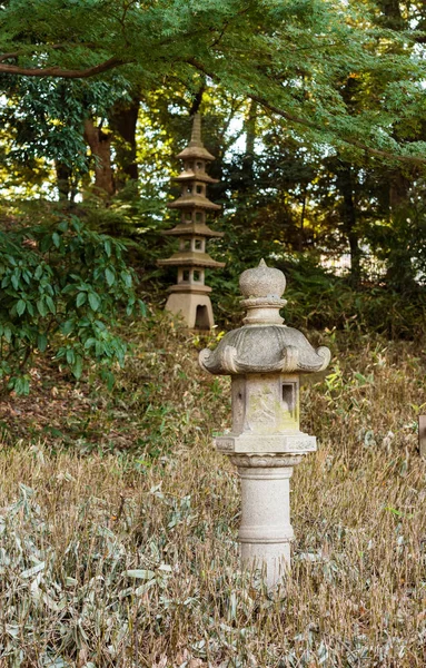 Taş heykel Şehir Park, Tokyo, Japonya. Dikey
