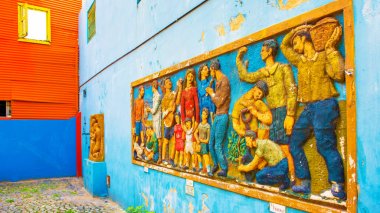 Binanın ön cephesinde bas-kabartma görünümü, Buenos Aires, La Boca