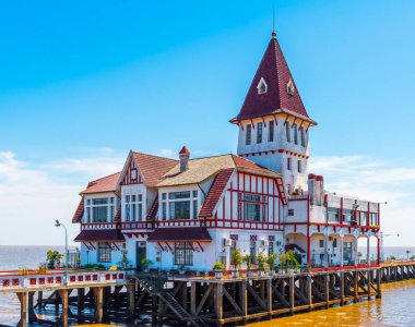 Atlantik Okyanusu kıyısında bina ve iskele, Buenos Aires, Restaurant El Muelle