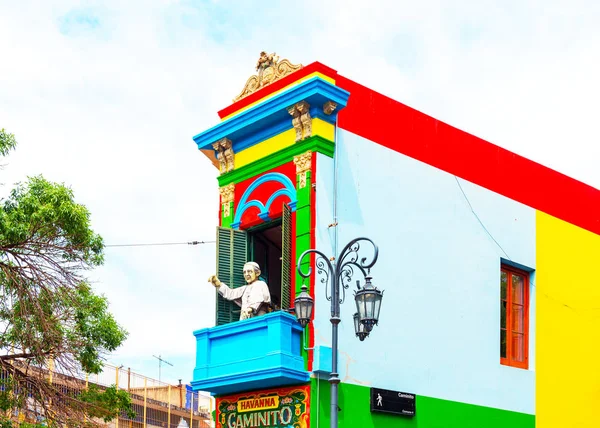 Buenos Aires, Argentina-25 december, 2017: utsikt över en färgstark byggnad, La Boca — Stockfoto